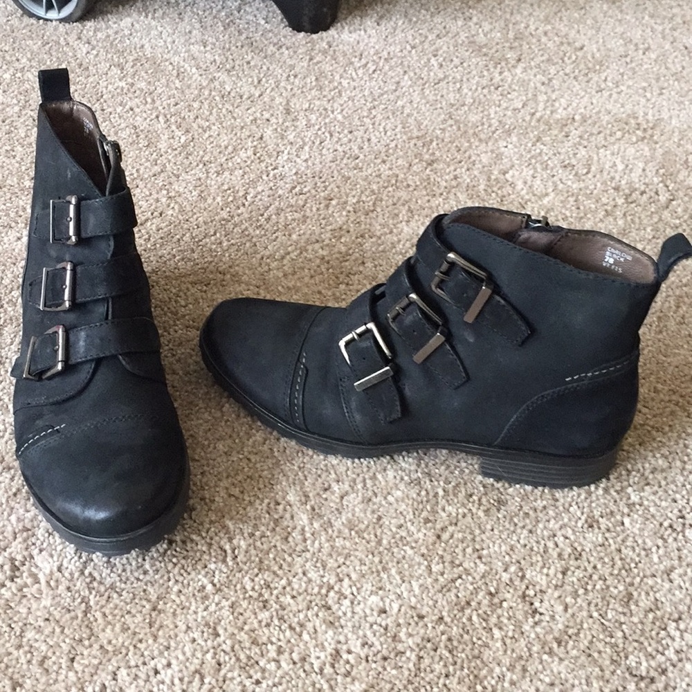 Earthies black boots